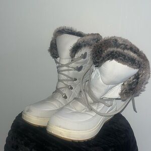 Women's Cozy White Fur-Trimmed Winter Boots